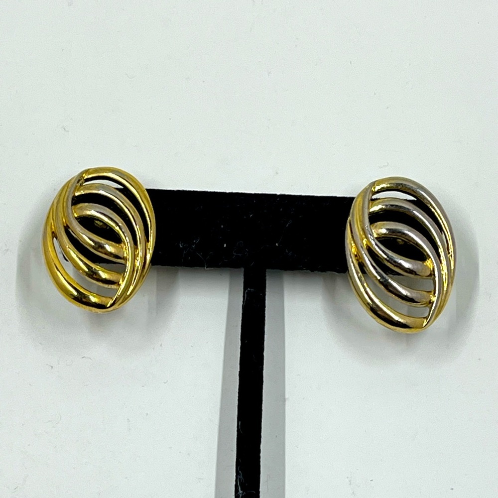 Vintage Trifari Signed Gold Plated Abstract Design Earrings
